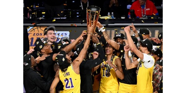 Die Los Angeles Lakers gewinnen die erste Midseason-Meistertrophäe in der Franchise-Geschichte